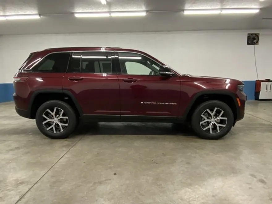 2025 Jeep Grand Cherokee Limited photo 1