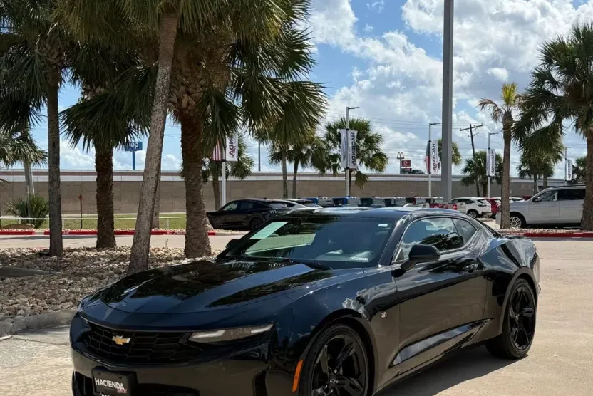 2022 Chevrolet Camaro 1LT photo 1