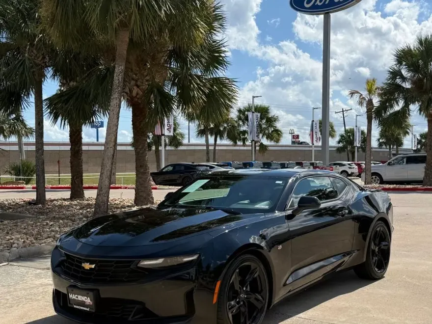 2022 Chevrolet Camaro 1LT photo 1