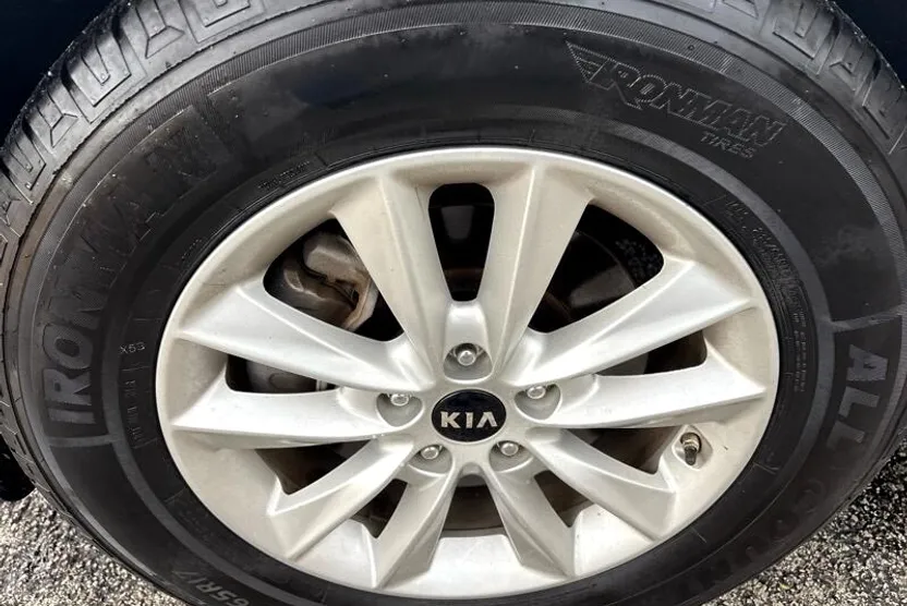 2020 Kia Sorento LX S photo 1