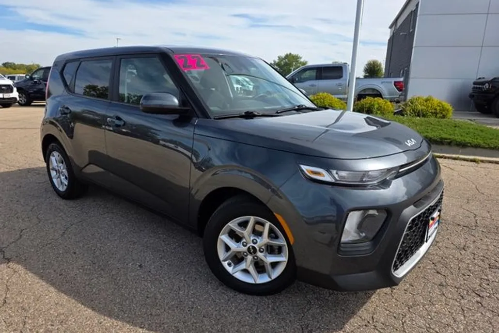 2022 Kia Soul LX photo 1