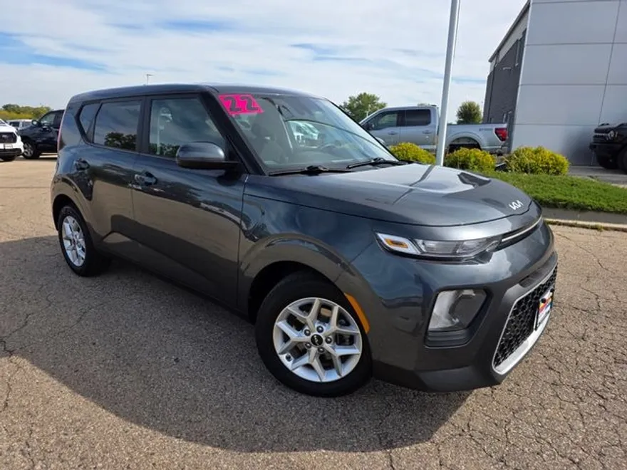 2022 Kia Soul LX photo 1