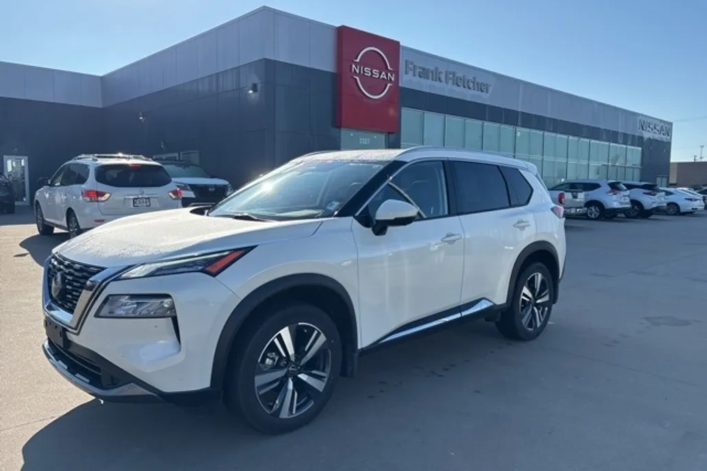 2023 Nissan Rogue SL photo 1