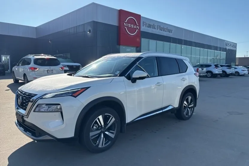 2023 Nissan Rogue SL photo 1