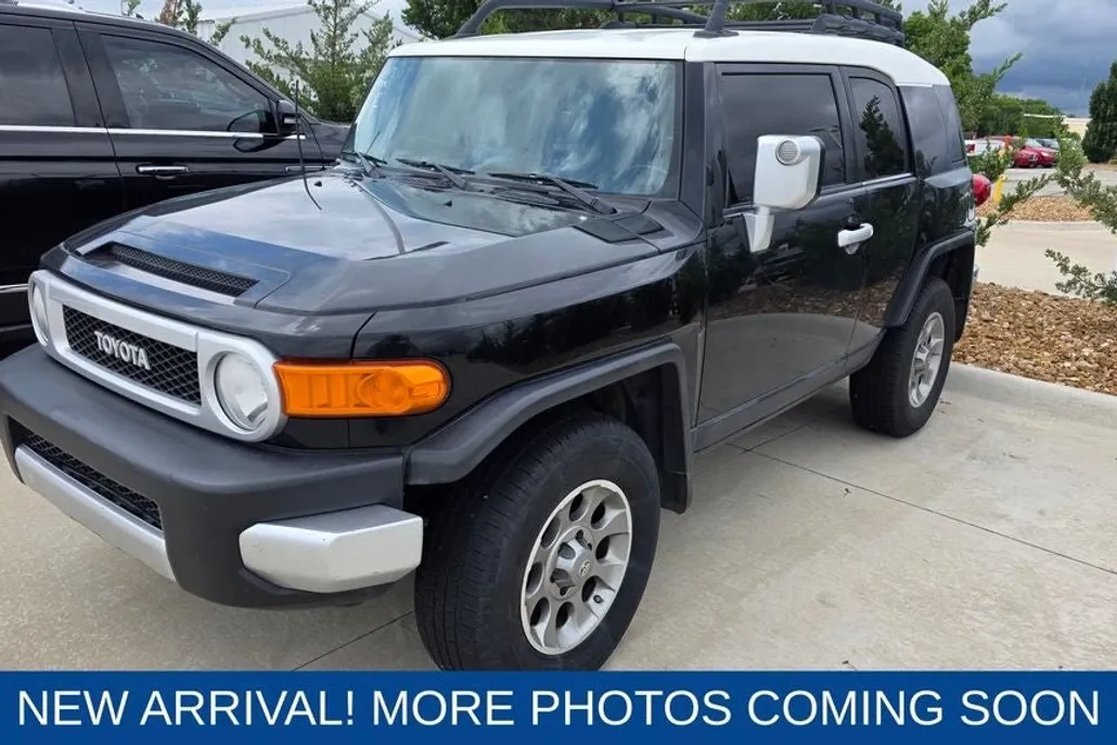 2013 Toyota FJ Cruiser Base photo 1