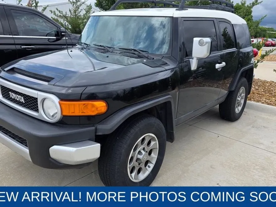 2013 Toyota FJ Cruiser Base photo 1