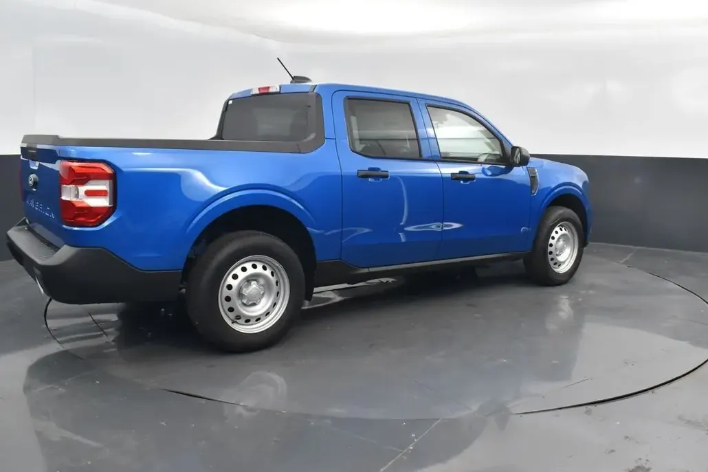 2025 Ford Maverick XL photo 1