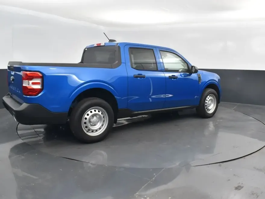 2025 Ford Maverick XL photo 1