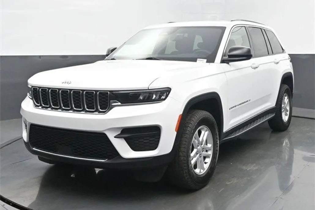 2024 Jeep Grand Cherokee Laredo photo 1