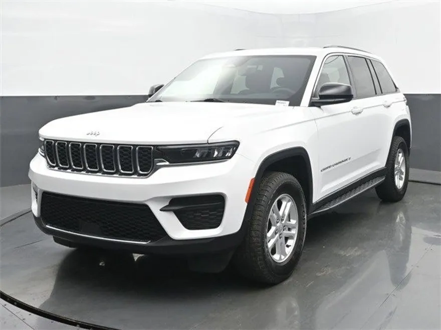 2024 Jeep Grand Cherokee Laredo photo 1