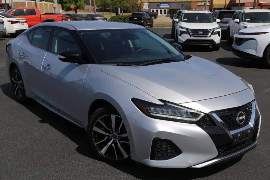 2023 Nissan Maxima SV photo 1