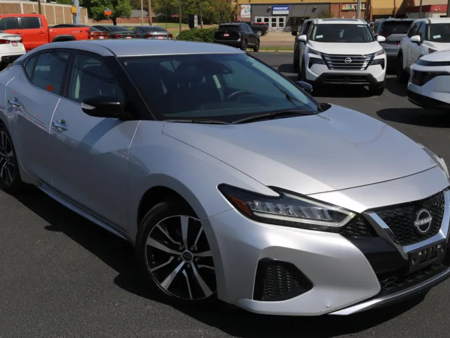 2023 Nissan Maxima SV photo 1