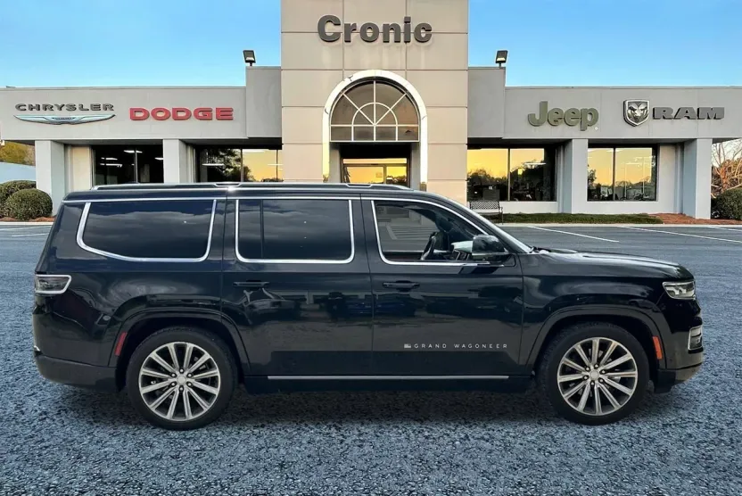 2022 Jeep Grand Wagoneer II photo 1