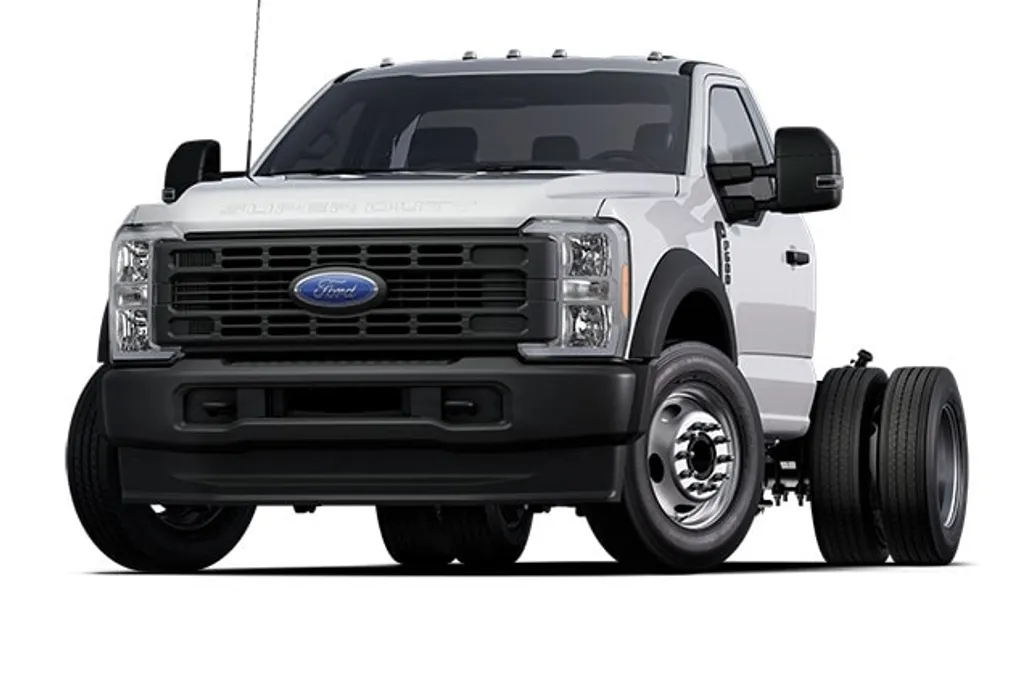 2025 Ford F-600 photo 1