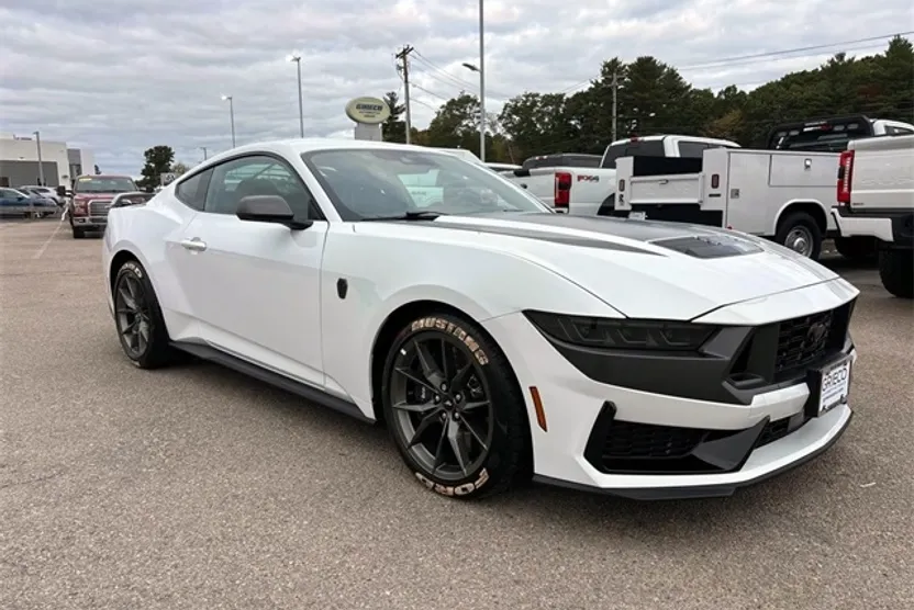 2024 Ford Mustang Dark Horse photo 1