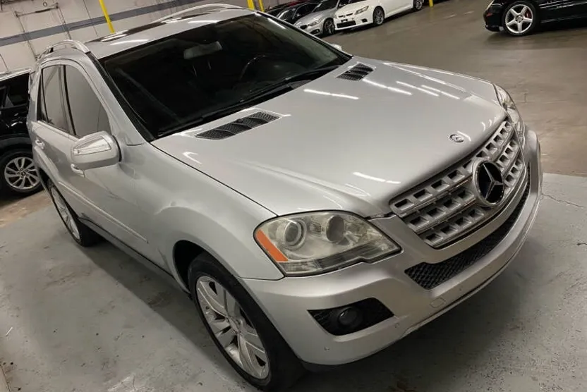 2010 Mercedes Benz ML 350 photo 1