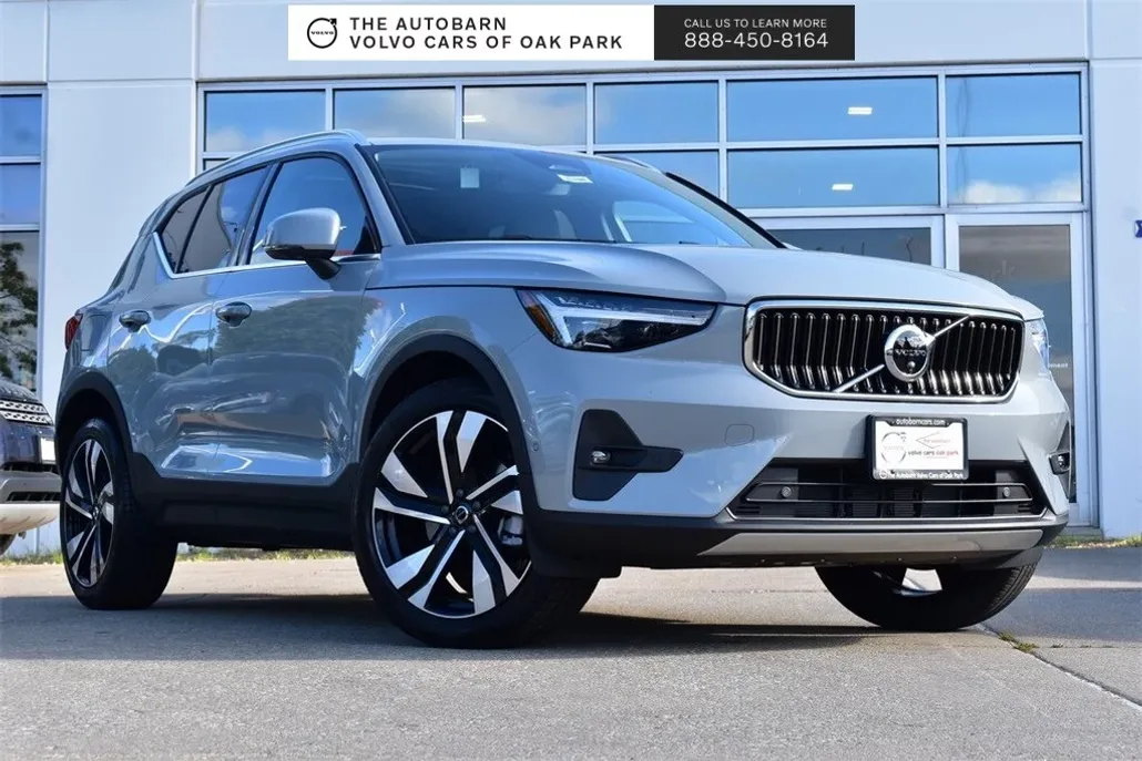 2025 Volvo XC40 Plus photo 1