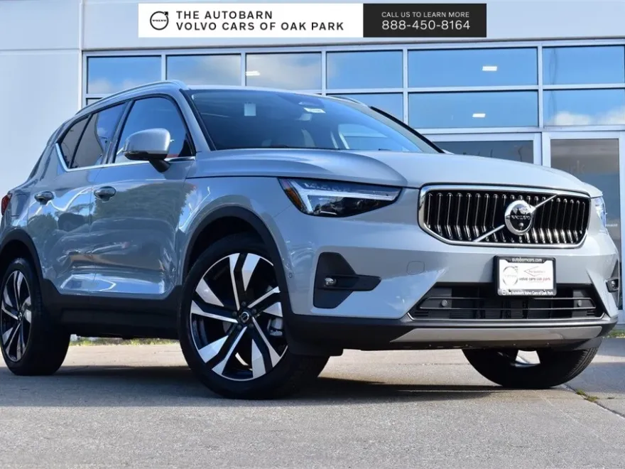2025 Volvo XC40 Plus photo 1