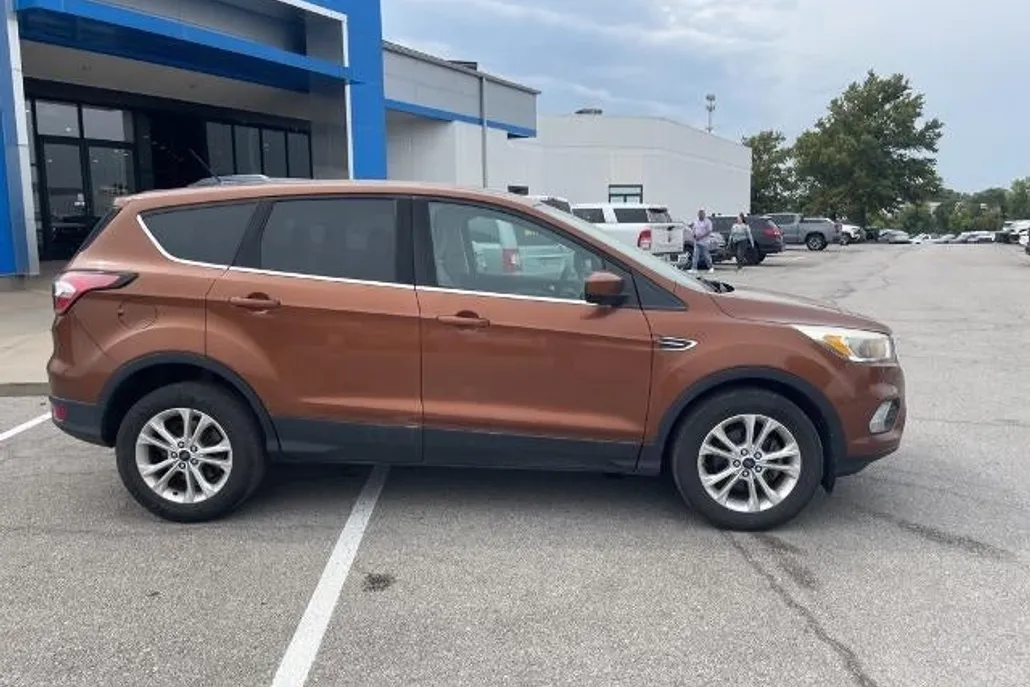 2017 Ford Escape SE photo 1