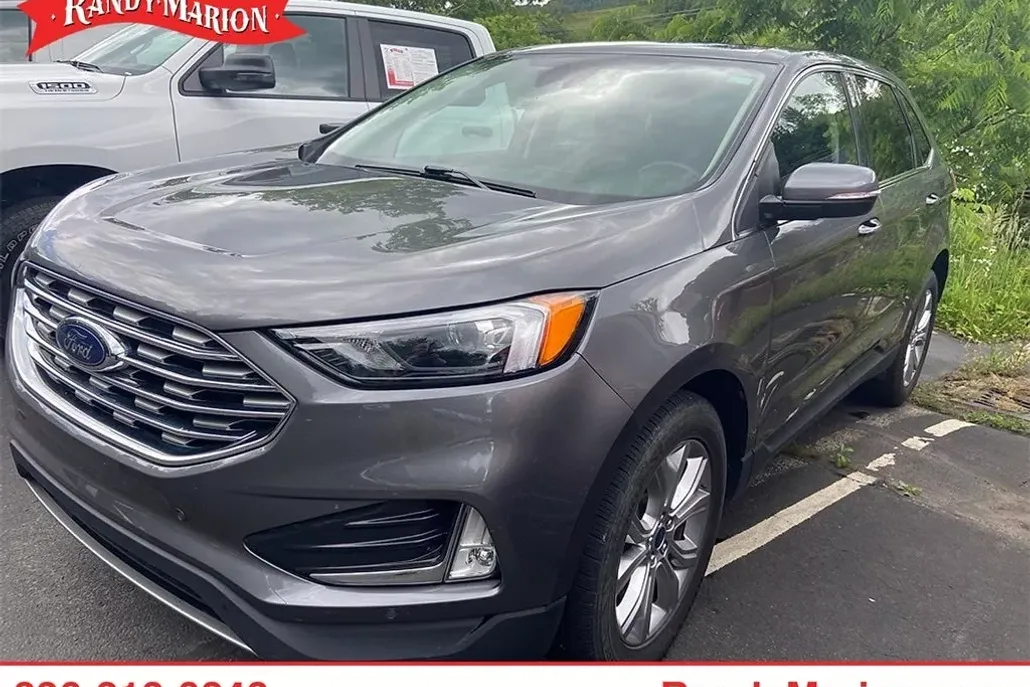 2022 Ford Edge Titanium photo 1