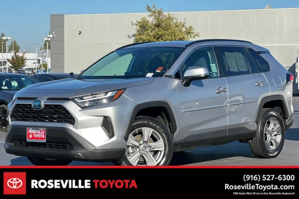 2023 Toyota RAV4 Hybrid LE photo 1