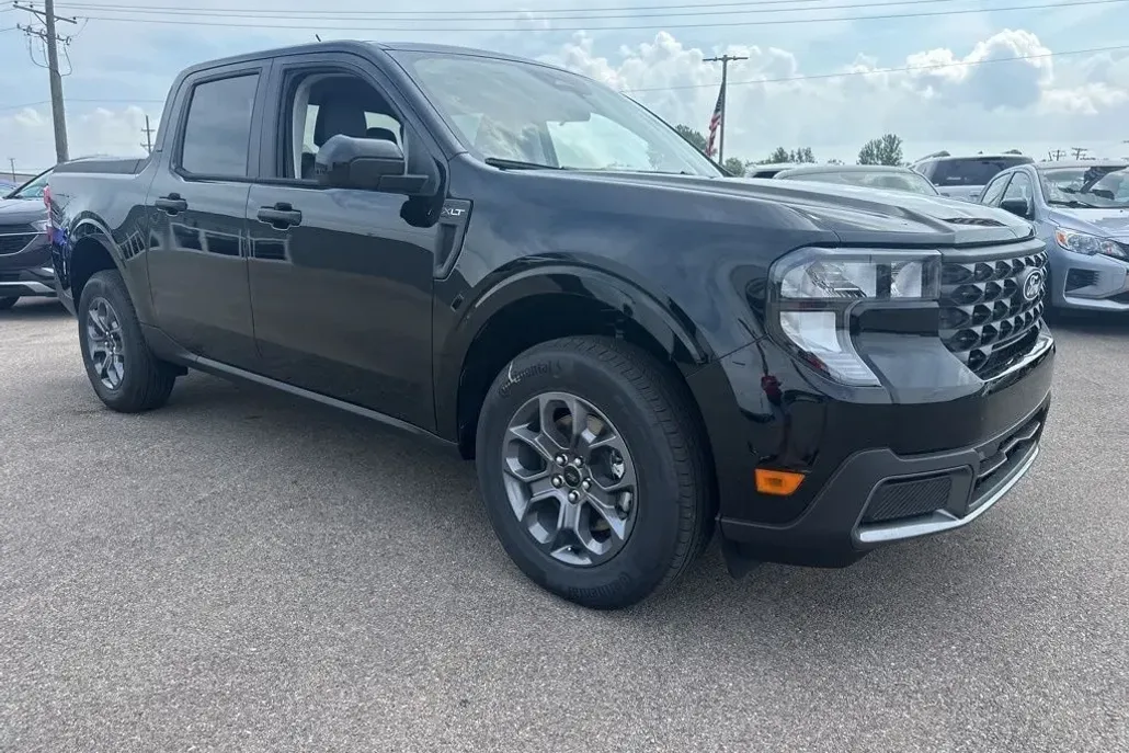 2025 Ford Maverick XLT photo 1