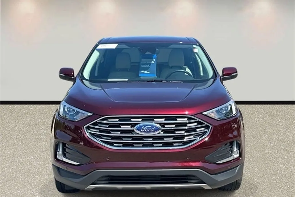 2024 Ford Edge Titanium photo 1