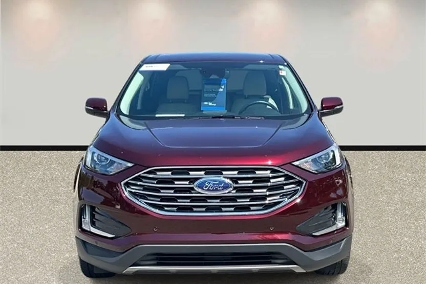 2024 Ford Edge Titanium photo 1