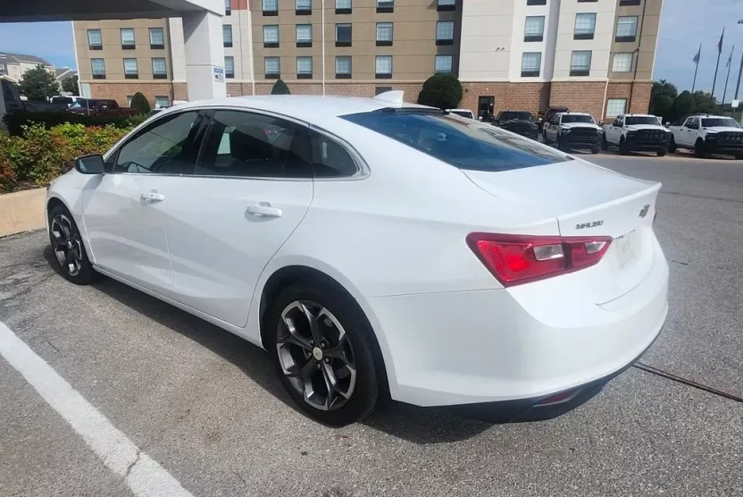 2023 Chevrolet Malibu 1LT photo 1