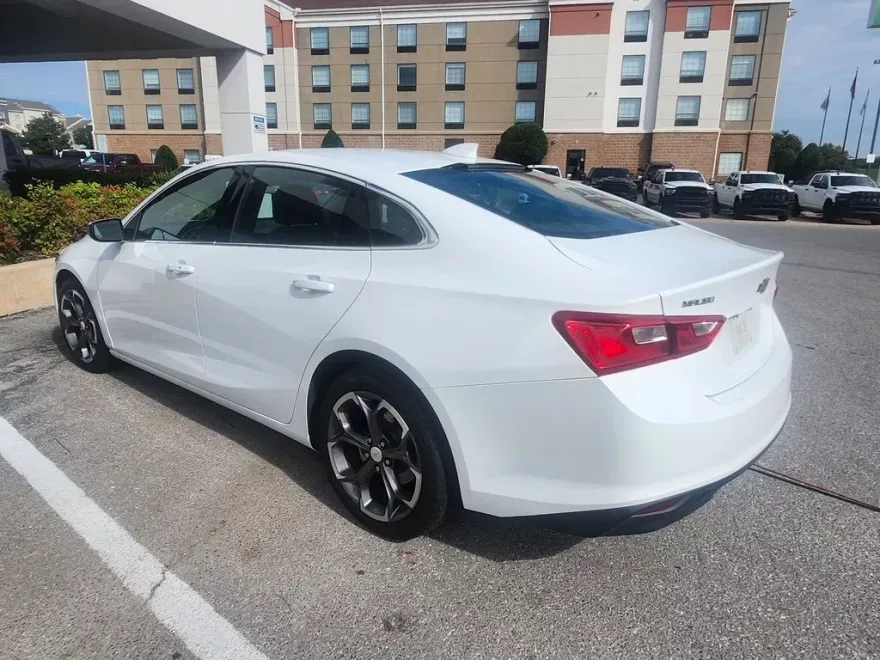 2023 Chevrolet Malibu 1LT photo 1