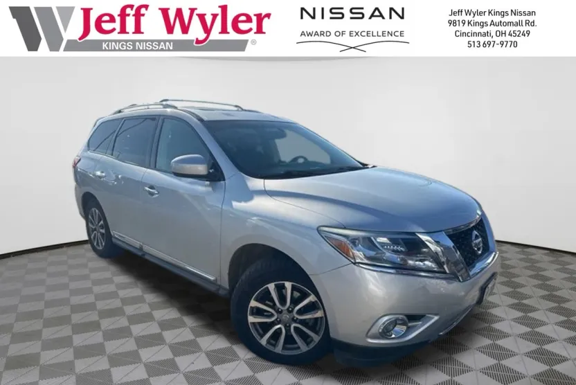 2016 Nissan Pathfinder SL photo 1