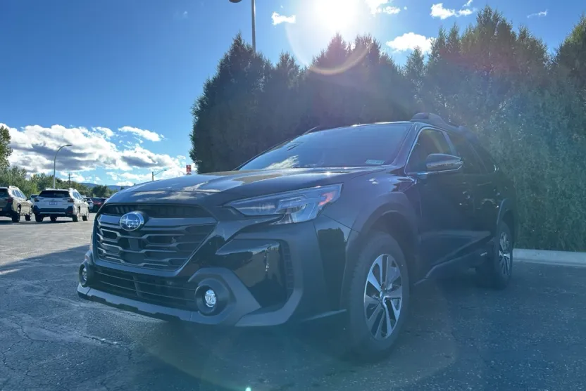 2025 Subaru Outback Premium photo 1