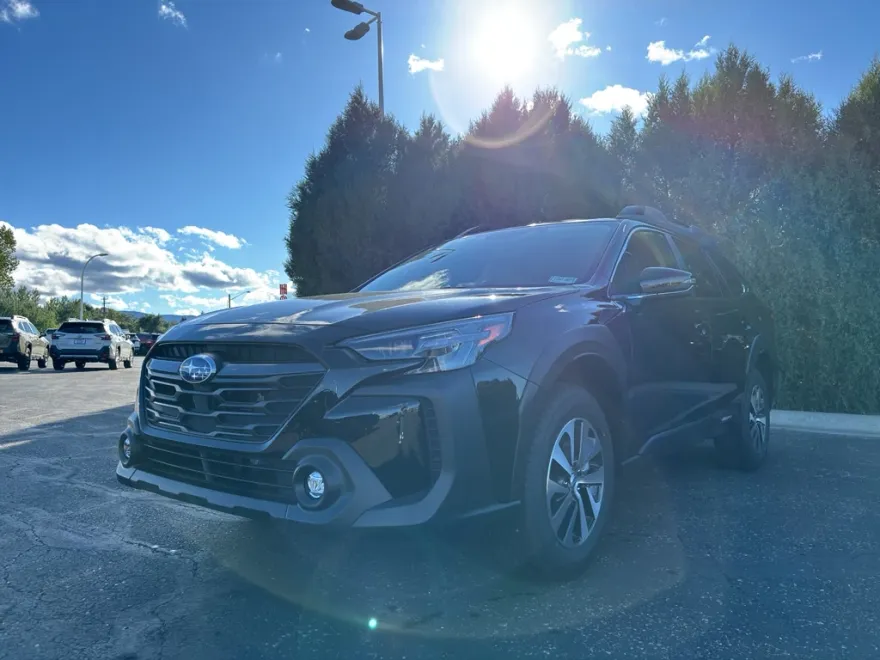 2025 Subaru Outback Premium photo 1