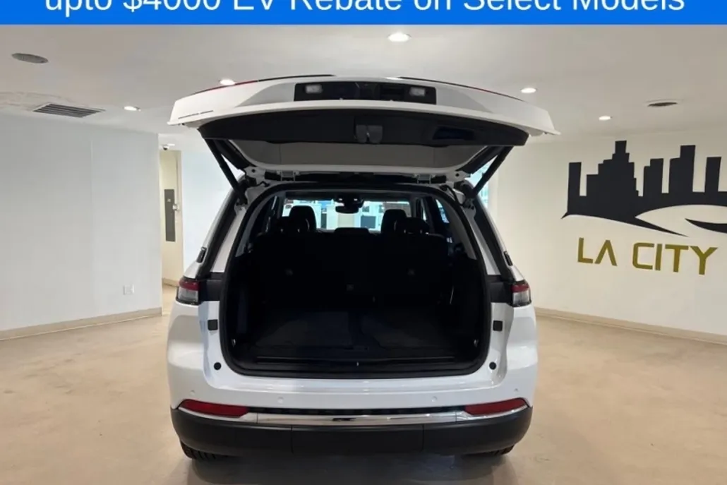 2023 Jeep Grand Cherokee 4xe photo 1