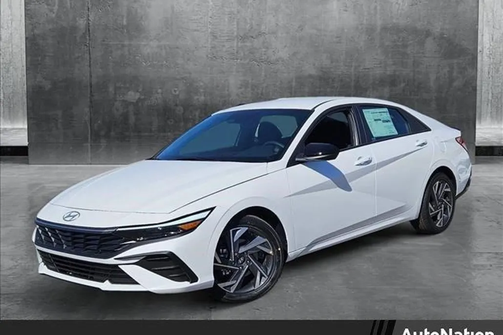2025 Hyundai Elantra SEL Sport photo 1