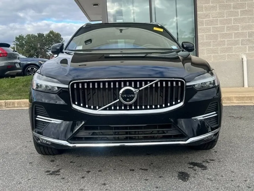 2023 Volvo XC60 B5 Plus photo 1