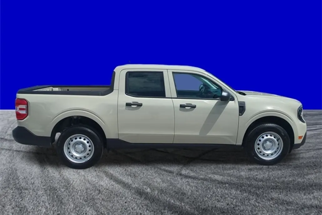 2025 Ford Maverick XL photo 1