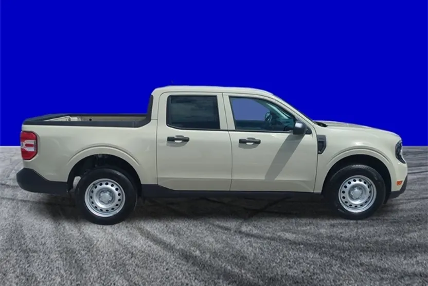 2025 Ford Maverick XL photo 1