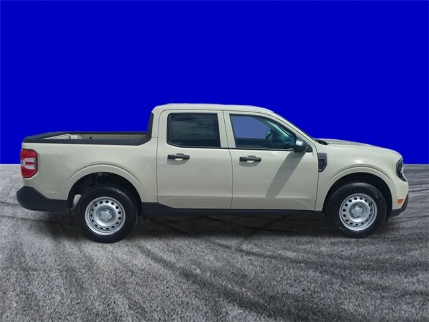 2025 Ford Maverick XL photo 1