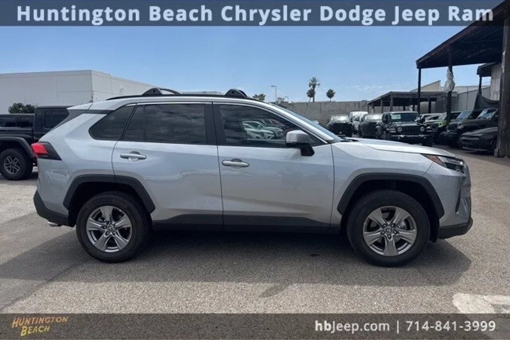 2025 Toyota RAV4 XLE photo 1