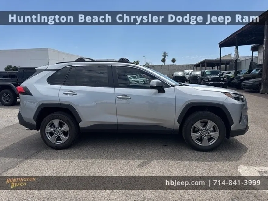2025 Toyota RAV4 XLE photo 1
