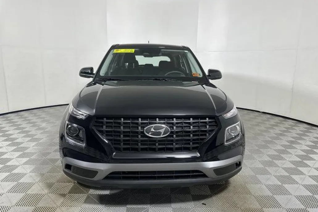 2025 Hyundai Venue SE photo 1