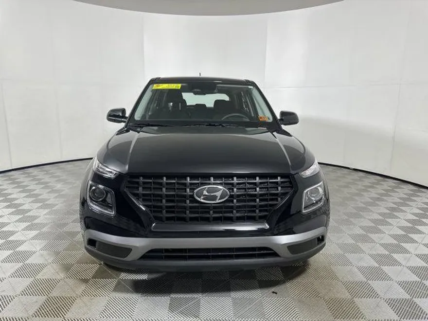 2025 Hyundai Venue SE photo 1
