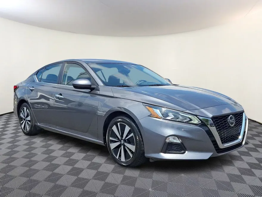 2022 Nissan Altima 2.5 SV photo 1