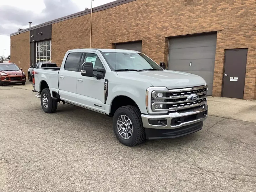 2025 Ford F-350 Lariat photo 1