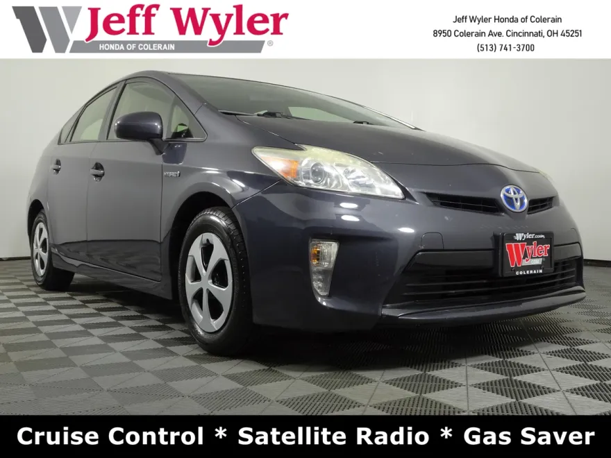 2013 Toyota Prius Three photo 1