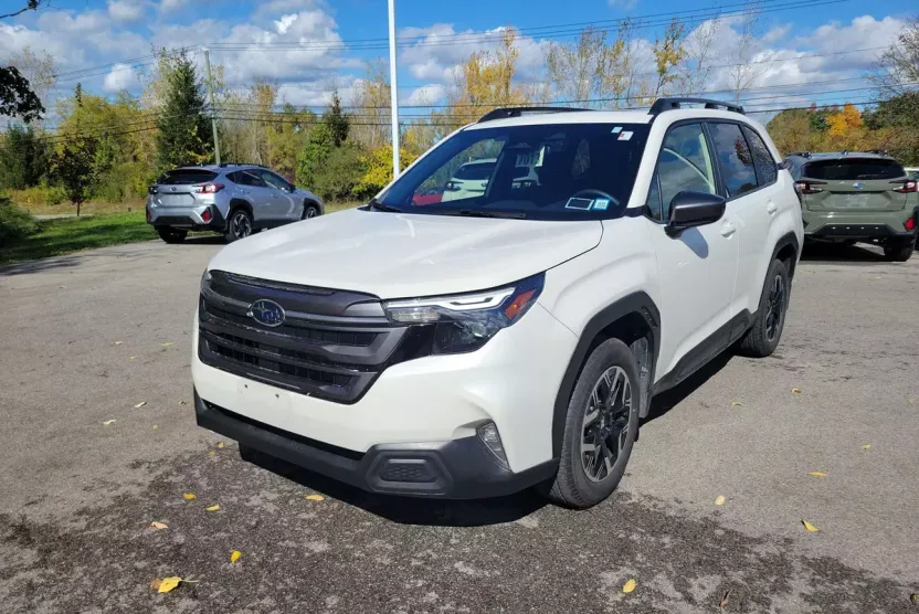 2025 Subaru Forester Premium Base photo 1
