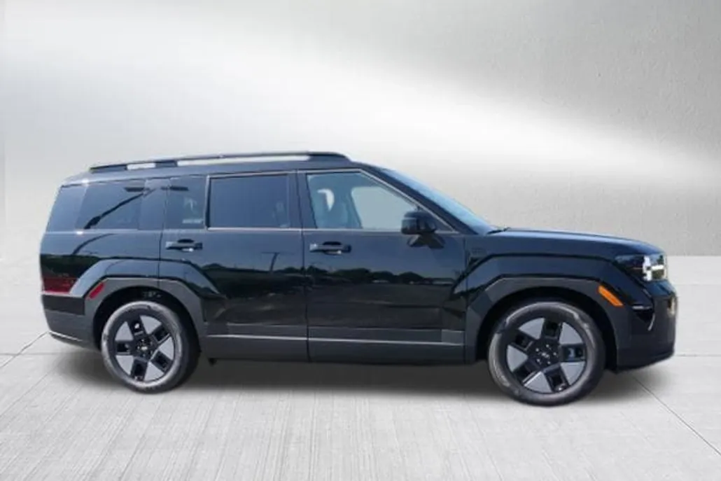 2025 Hyundai Santa Fe SEL photo 1