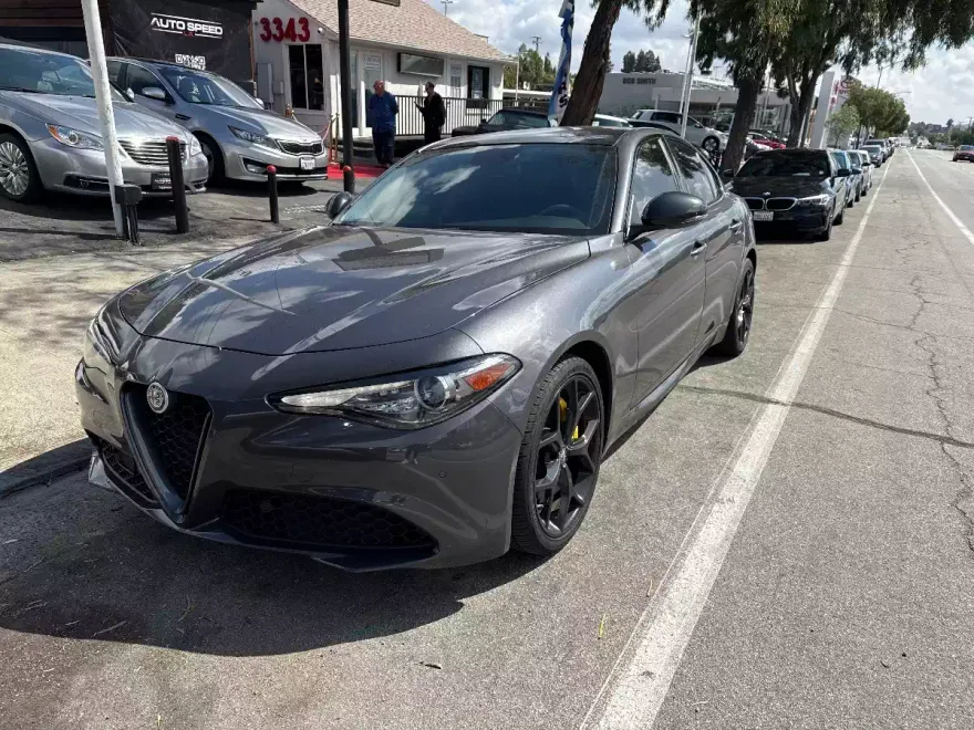 2019 Alfa Romeo Giulia photo 1