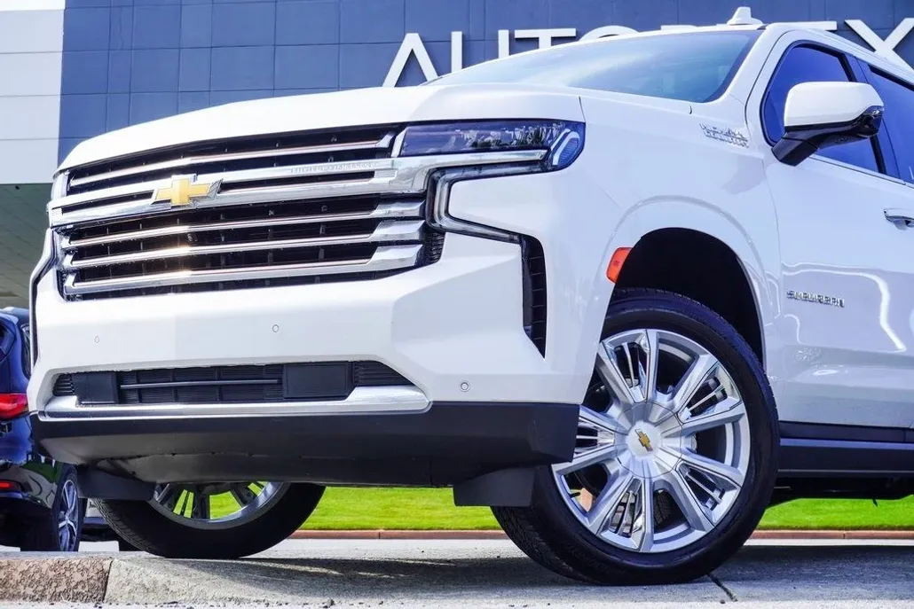 2024 Chevrolet Suburban High Country photo 1